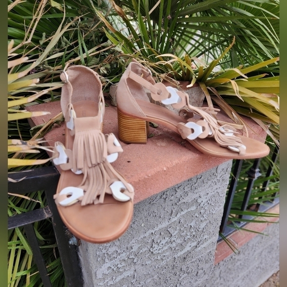 Bernardo tassel block heel‎ sandals - Picture 1 of 12